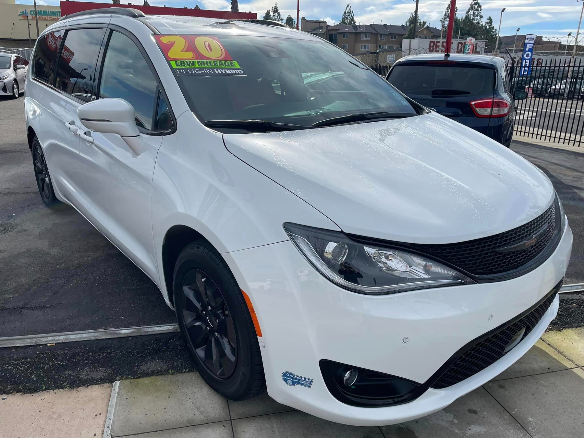 photo of 2020 Chrysler Pacifica Plug-in Hybrid Limited